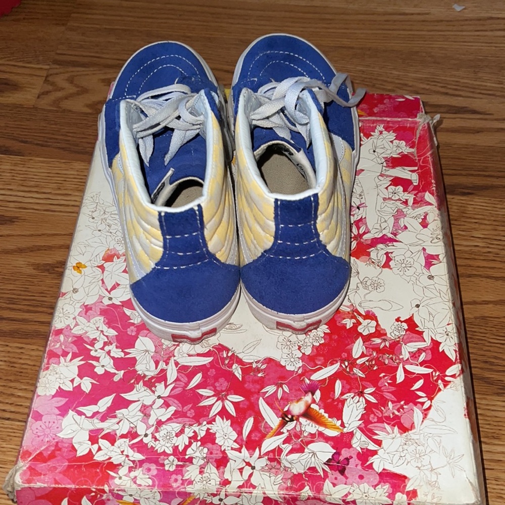 Vans - Picture 3 of 5
